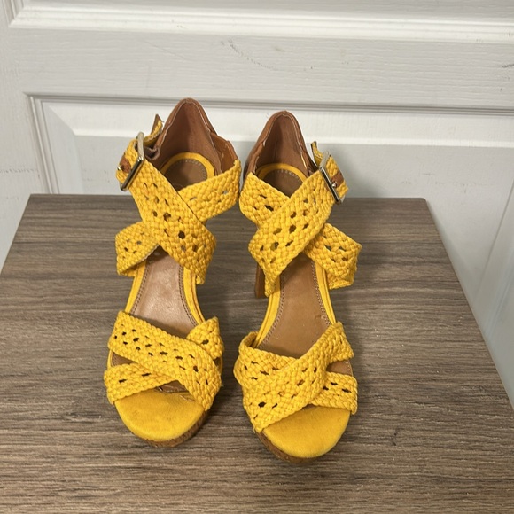 GIANNI BINI WOMEN HEELED SANDALS MUSTARD COLOUR IN SIZE 6M - Picture 2 of 9